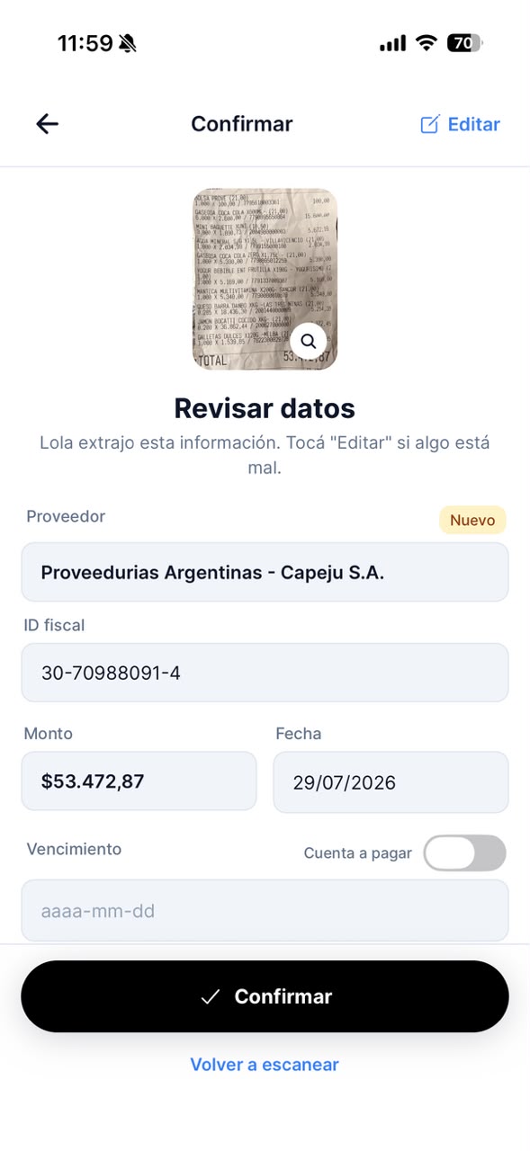 Pantalla Confirmar: la foto del ticket arriba y abajo los datos que leyó Lola, editables, con el proveedor marcado como nuevo.